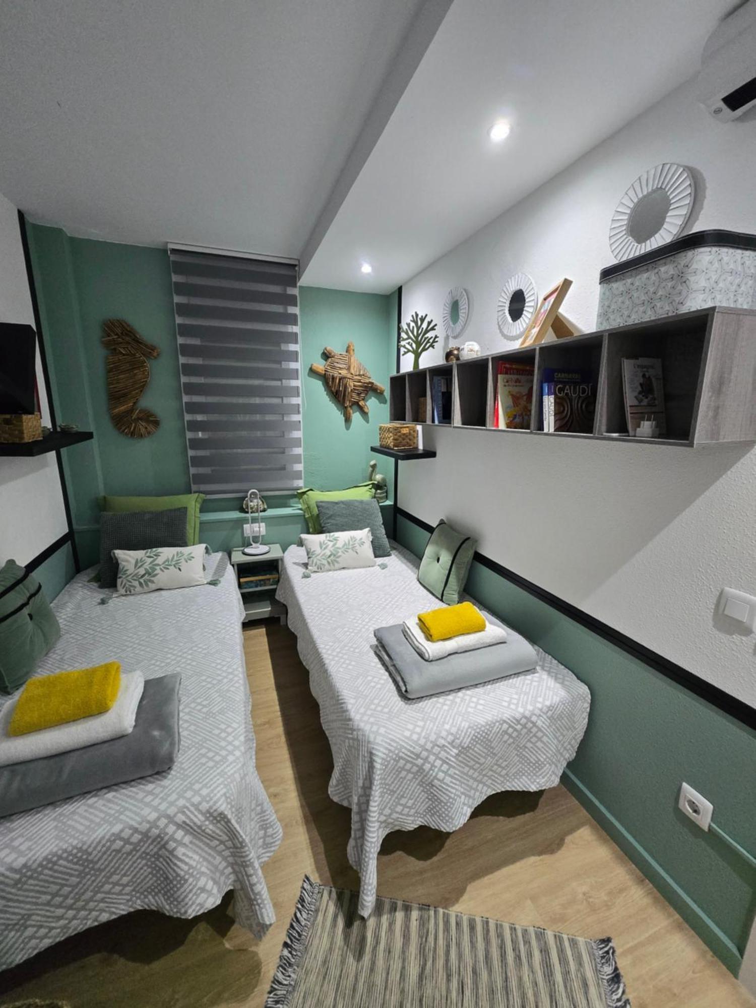 Superbe Appartement Avec Solarium Et Piscine Communautaire Roses Exterior photo